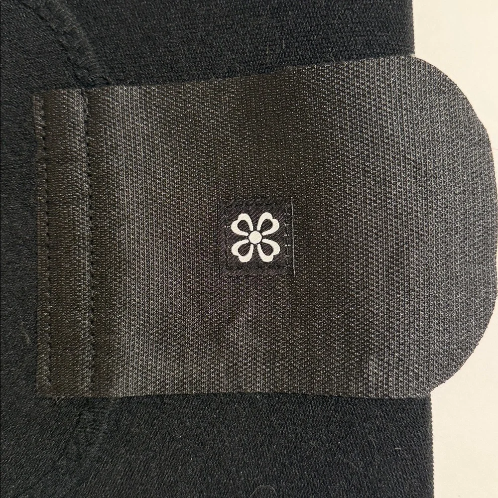 Kiwi Rata Black Waist Trimmer Belt. Size S. Up to 30” NWOT